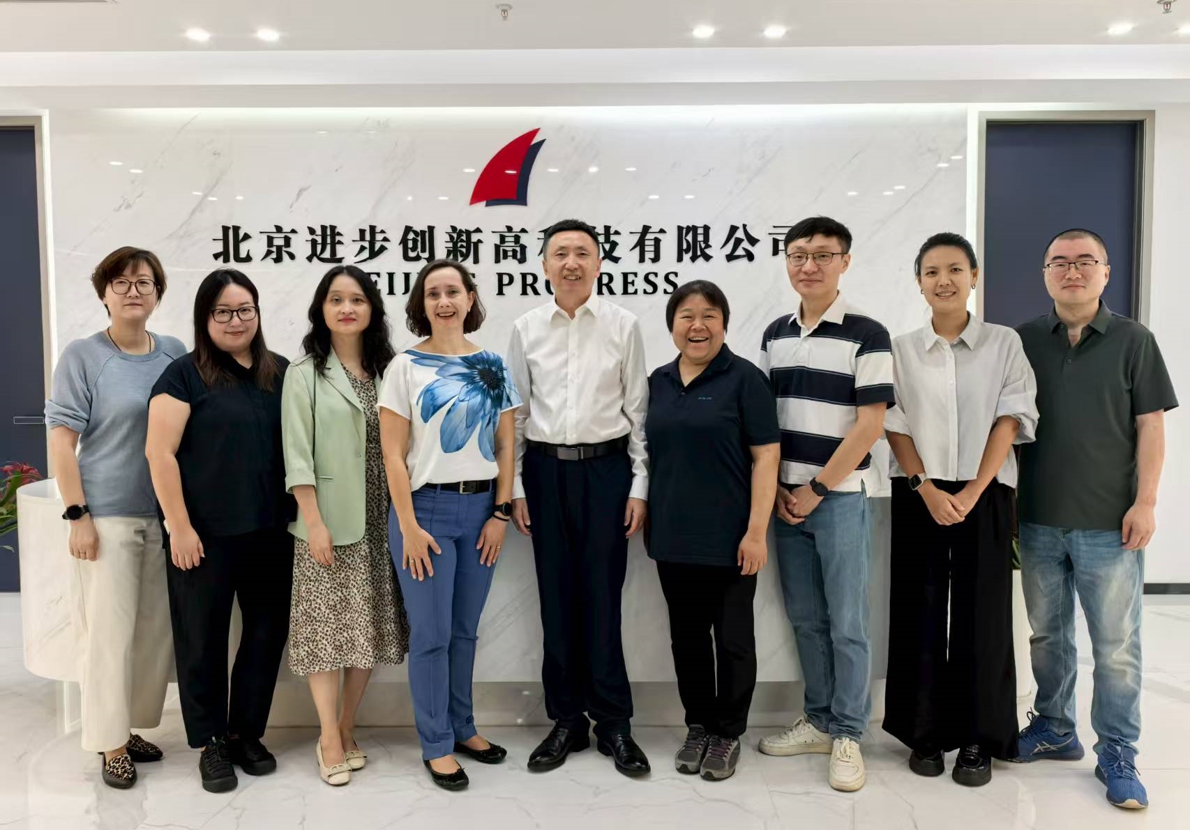 西門子DI集團(tuán)運(yùn)動(dòng)控制事業(yè)部物流負(fù)責(zé)人Tanja Kispert女士一行到訪北京進(jìn)步公司